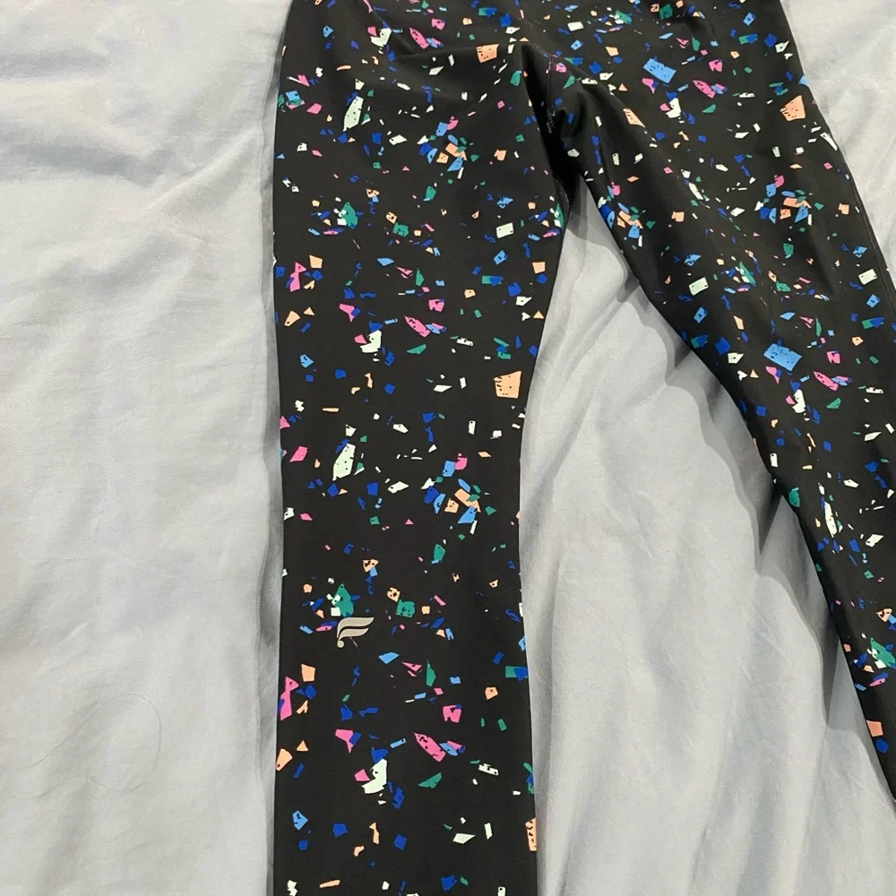 Colorful Patterned Activewear Set - Picture 4 of 7